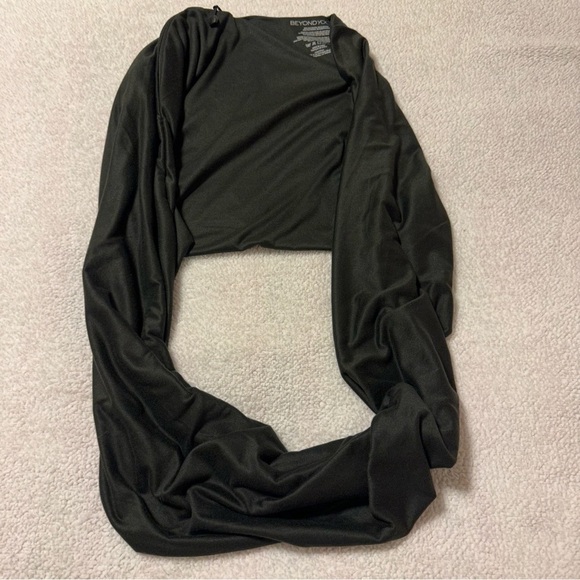 BEYOND YOGA Hidden Pocket Infinity Scarf Zipper Pocket Black Brown Soft - Picture 2 of 13